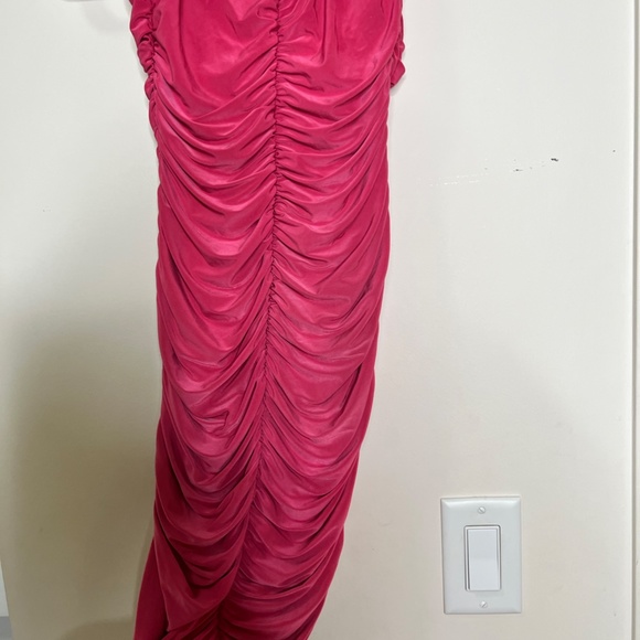 PRETTYLITTLETHING BANDEAU BODYCON DRESS - Picture 2 of 2